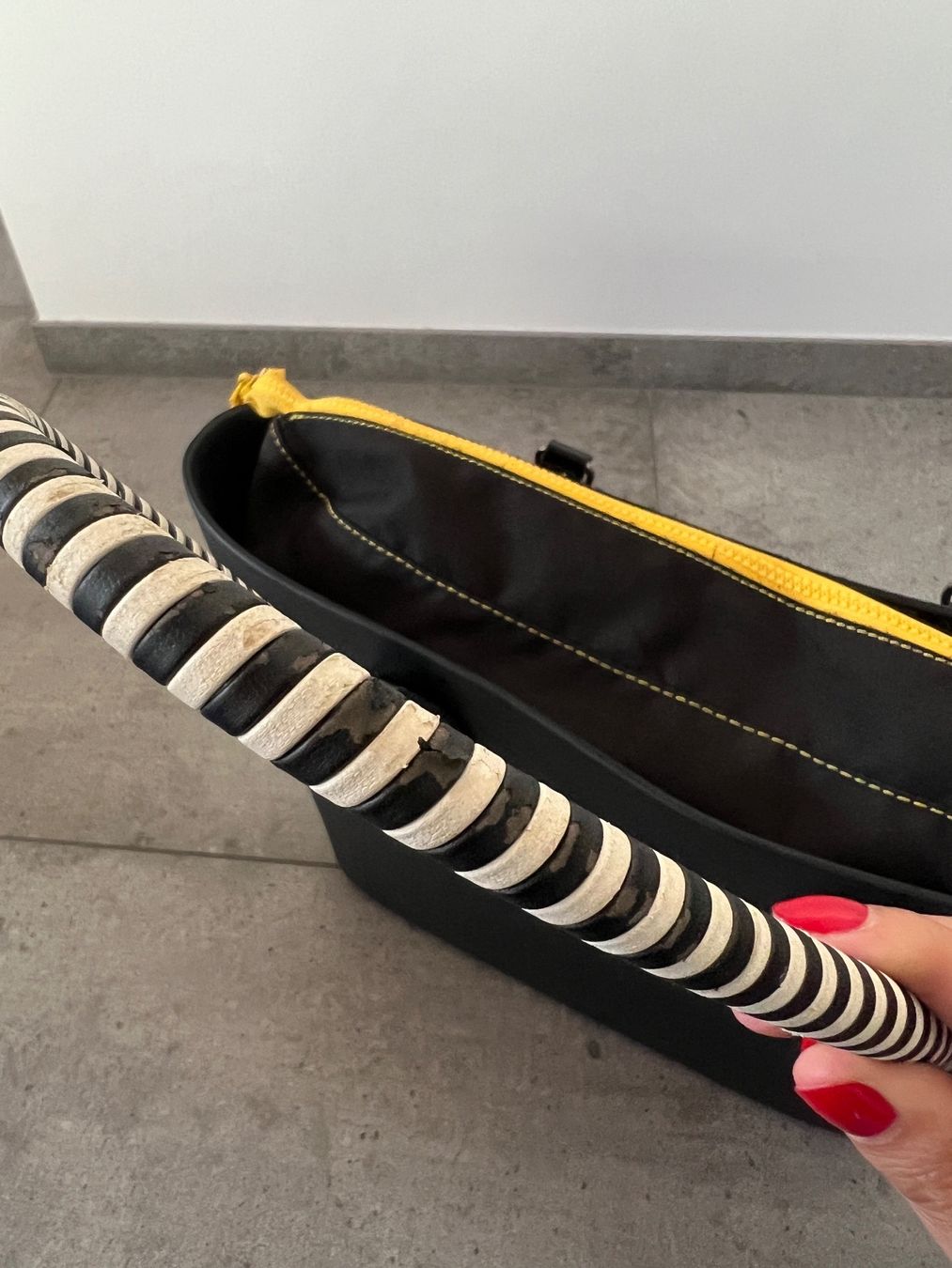 Obag Borse da donna: Obag black with striped handles – Usato da Cama venduto da UnleashdByAna 7