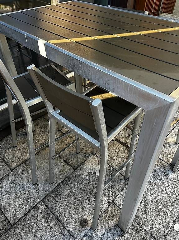 Set di tavolo e panche: A vendre ensemble table et chaises – Usato da Essertines-sur-Rolle venduto da jp89 1