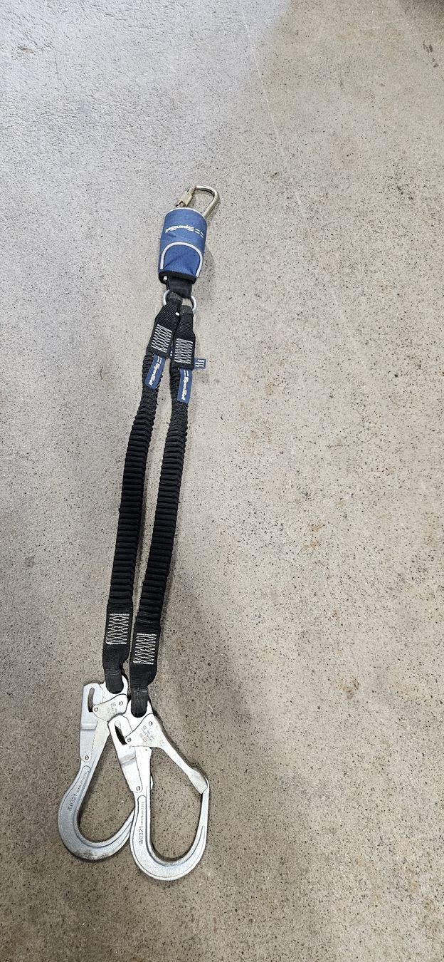 Mammut Attrezzatura da arrampicata: Auffanggurt SpanSet mit zwei Karabinern  – Nuovo (secondo la descrizione) da Baar venduto da Vel...Baar45