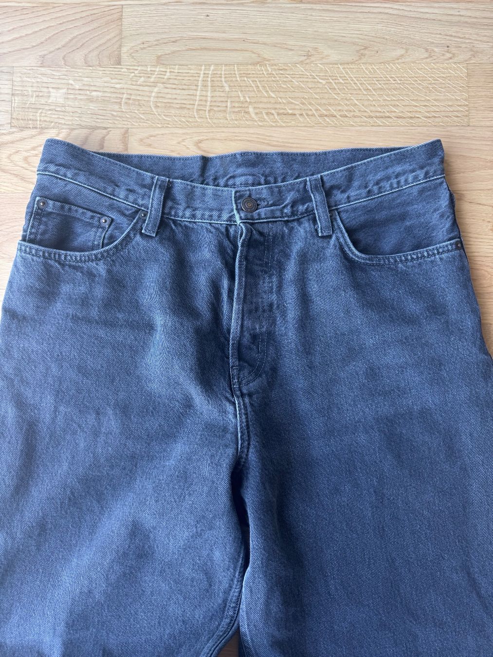 Jeans: COS Jeans mit weitem Bein – Usato da Dübendorf venduto da cendre 2