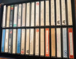 Kassetten Koffer mit 30 Musik Kassetten gemischt gebraucht