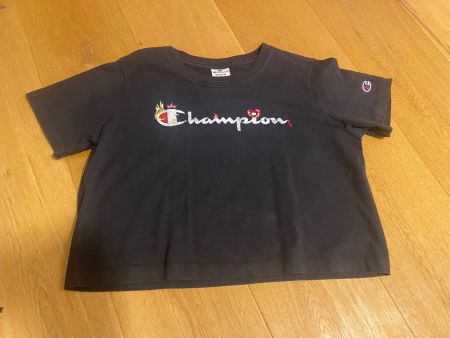 2 Kurzarmshirts von Champion Grösse M/L Japan