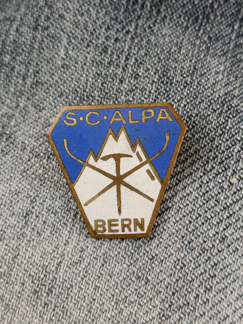 Plaketten & Abzeichen: Altes Abzeichen / SC Alpa Bern - Emailliert ca. 1930 – Gebraucht aus Brugg AG von Ente015