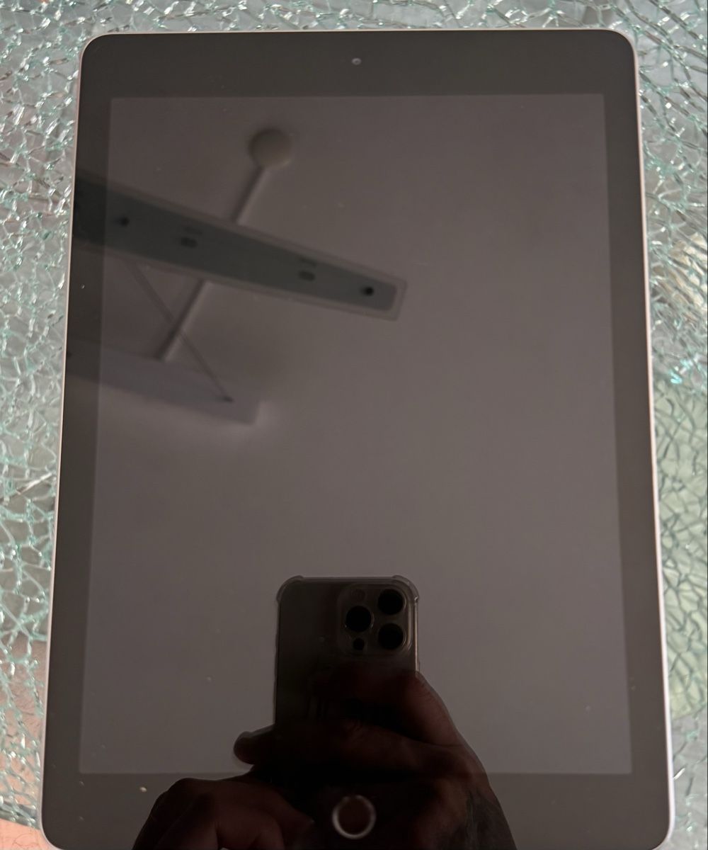 Apple Tablettes PC: I Pad 6 Generation – D'occasion à Tafers par MisterN..