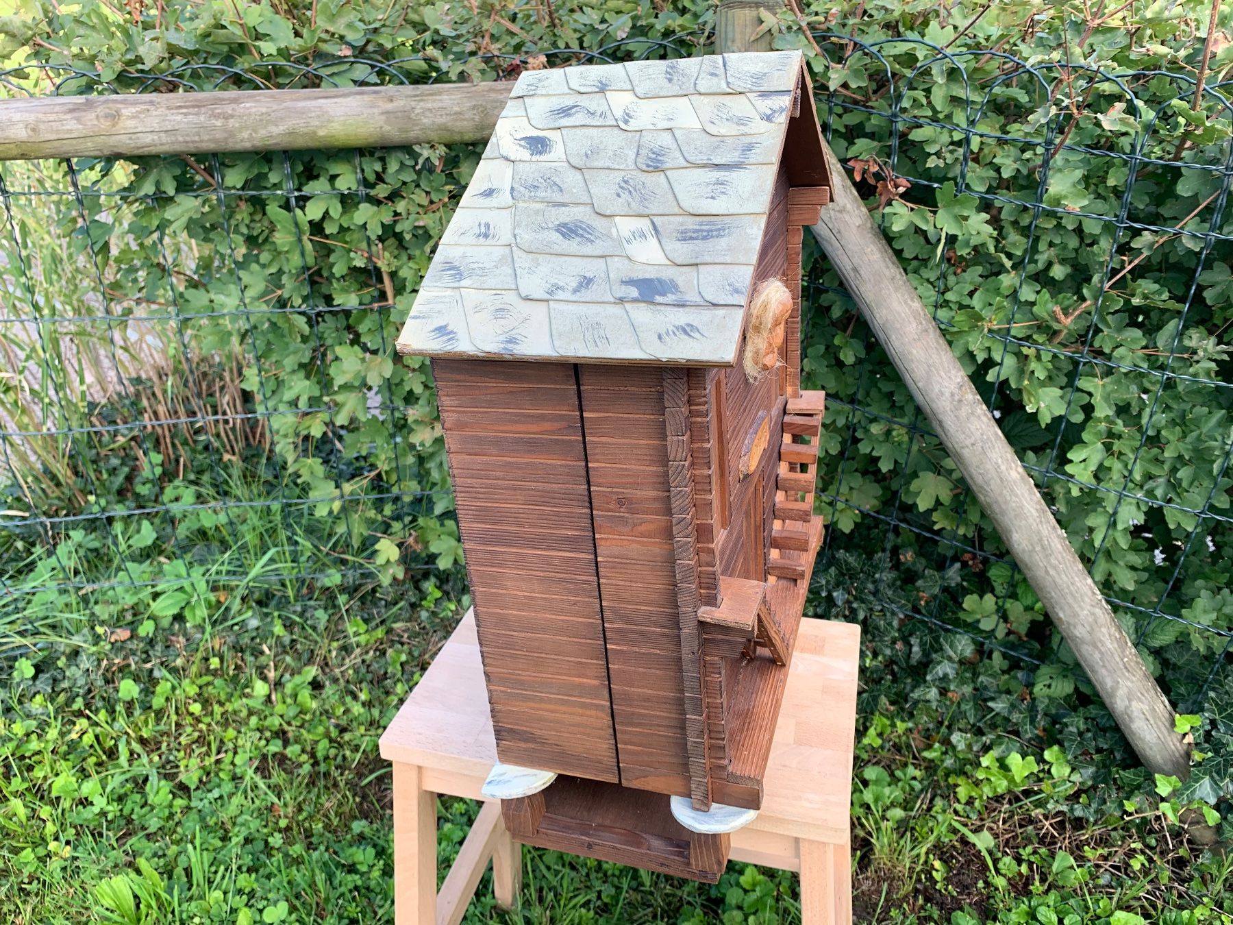 Campanacci mucche: schöner Walliser Spycher aus Holz – Usato da Feldbach venduto da Olive1 3