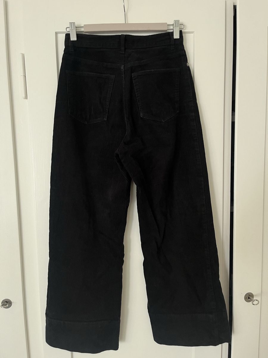 Monki Hosen: Schwarze Cord Hose  – Gebraucht aus Zürich von ale_t 1