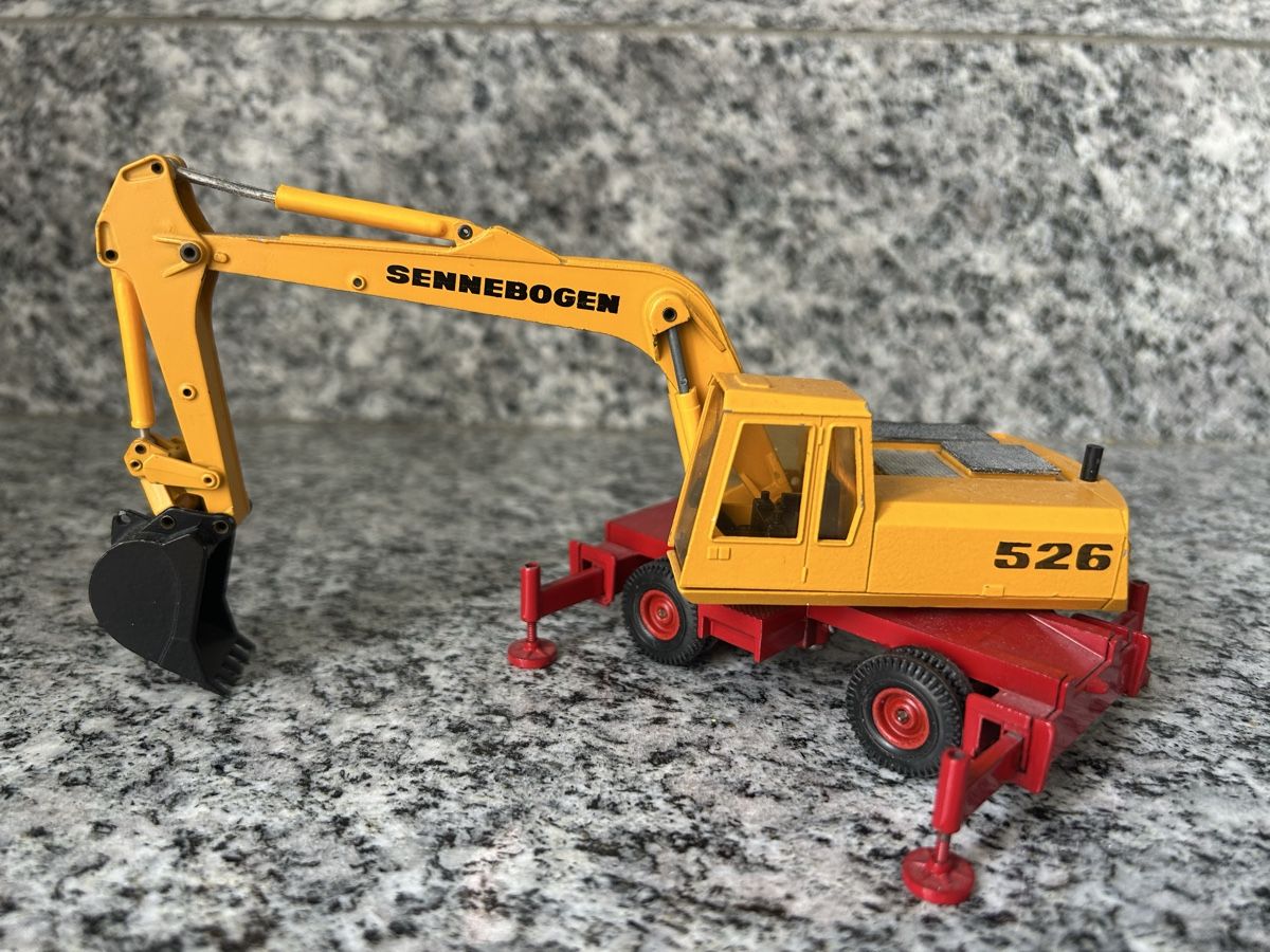 Conrad Modellbausätze & Standmodelle: Sennebogen 526 Pneubagger , 1:50 – Gebraucht aus Horw von Tigercat635