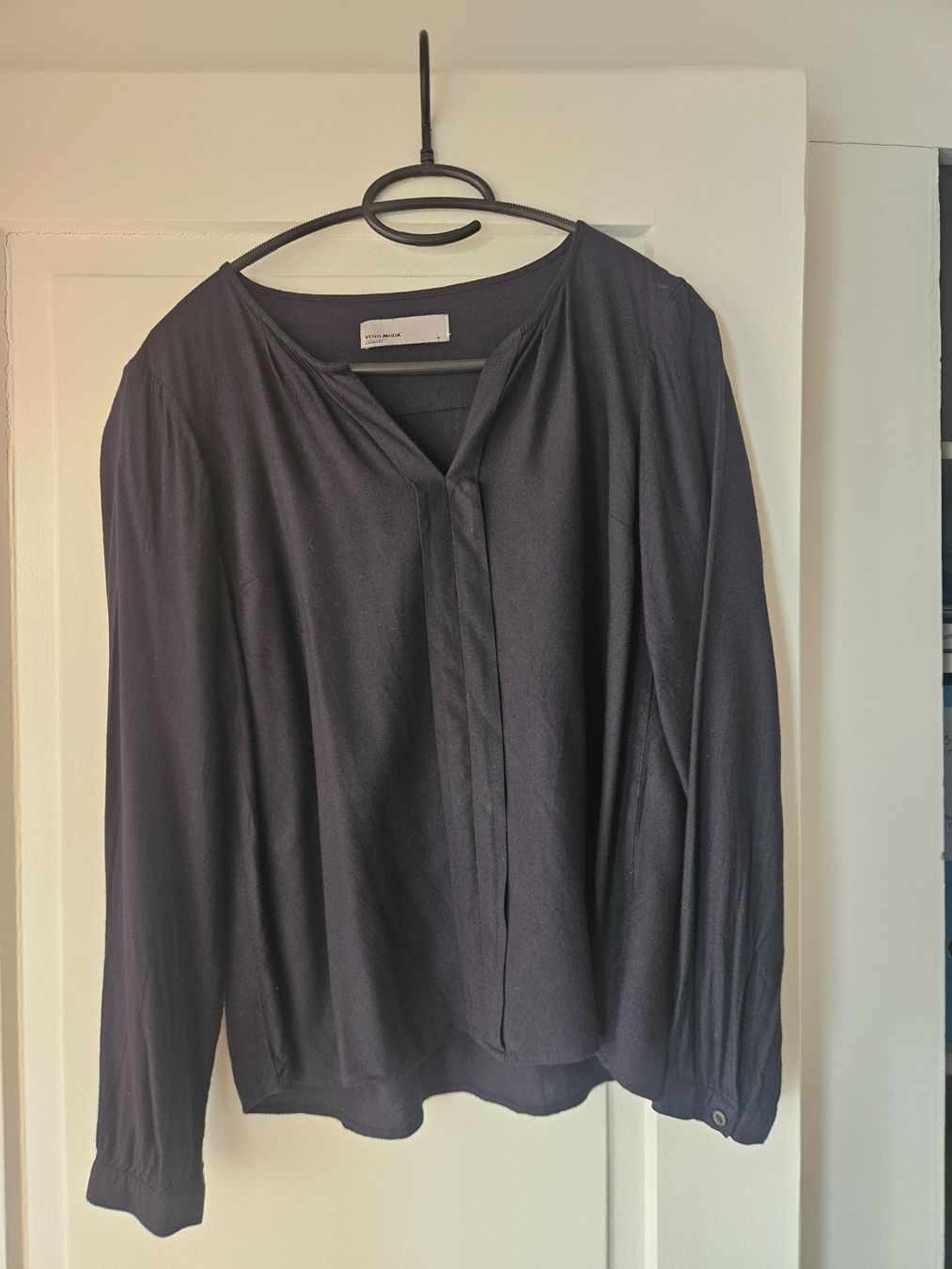 Vero Moda Camicette: Schwarze Bluse mit V-Ausschnitt, Gr. M – Usato da Zürich venduto da anna_r26m 2