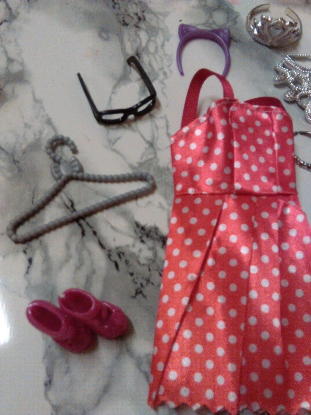 Giocattoli: BARBIE KLEID;;MIT ACCESSORIES – Nuovo (secondo la descrizione) da Basel venduto da bijoutrie_4 4