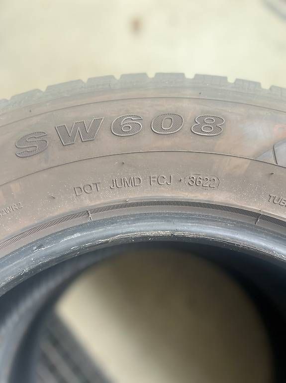 Pneumatici & Ruote complete: Winterreifen 235/65R17 – Usato da Zollikofen venduto da Mufu2 3