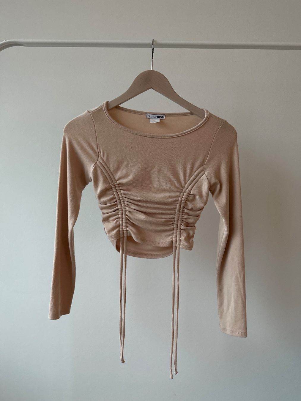 Tops: Crop top long sleeve Fashion Nova – Gebraucht aus Biel/Bienne von TanyaM02