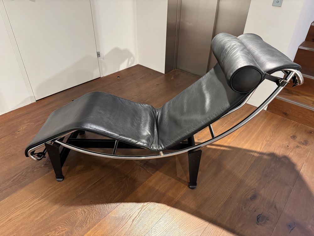 Original Le Corbusier LC4 Chaise Longue von Cassina (Usato) a - Main Image