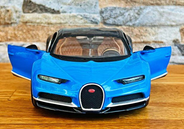 Bugatti Modellautos: Bugatti Chiron Modellauto 1/24 (blau) – Neu und originalverpackt aus Ettingen von SwissHellcat 5