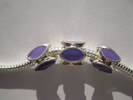 2 Grosslochperlen, Beads Blatt, violett emailliert