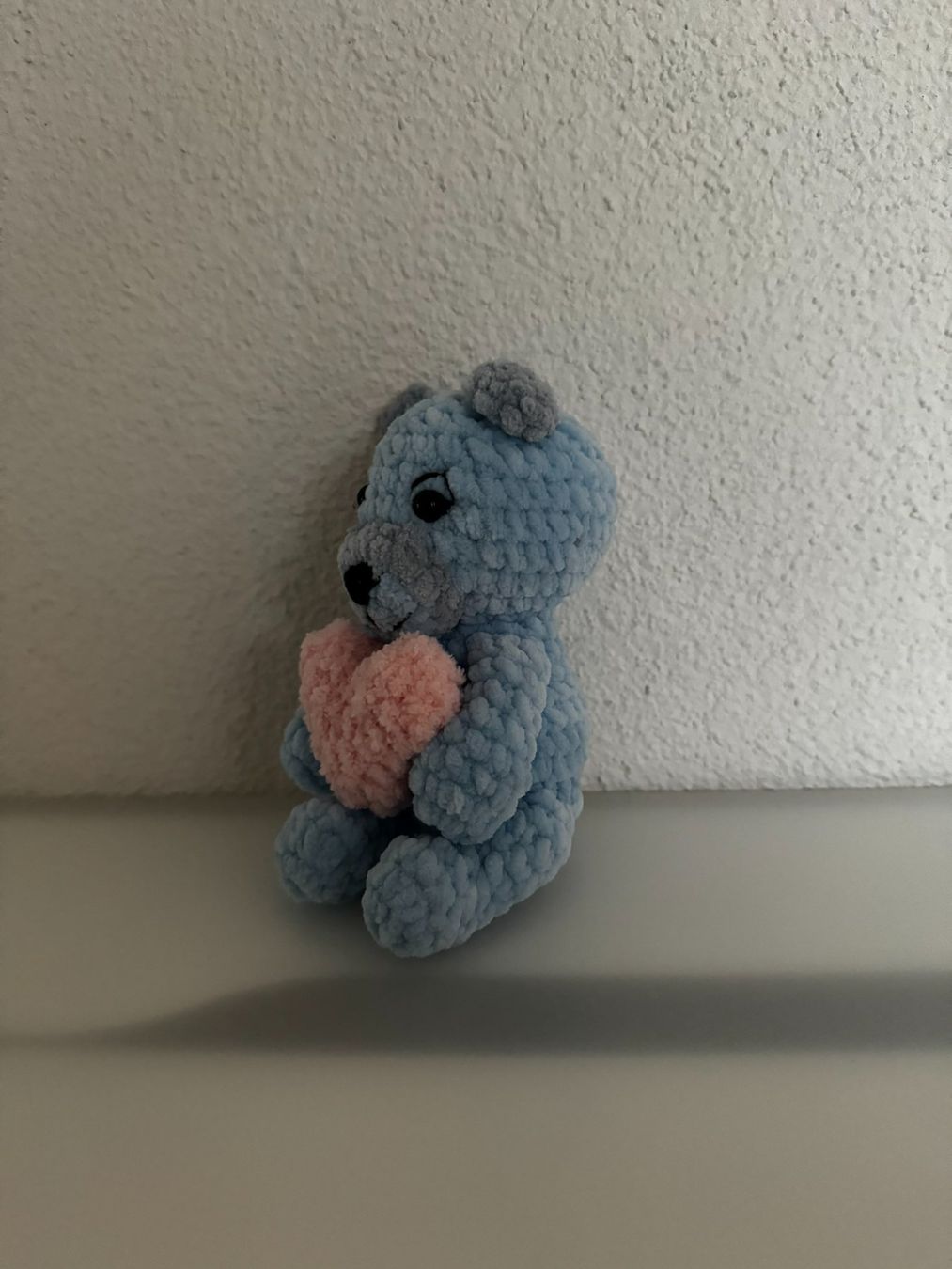 Giocattoli: Teddybär mit Herz - Selbstgestrickt  – Nuovo e nell'imballaggio originale da Basel venduto da Nermin00 1
