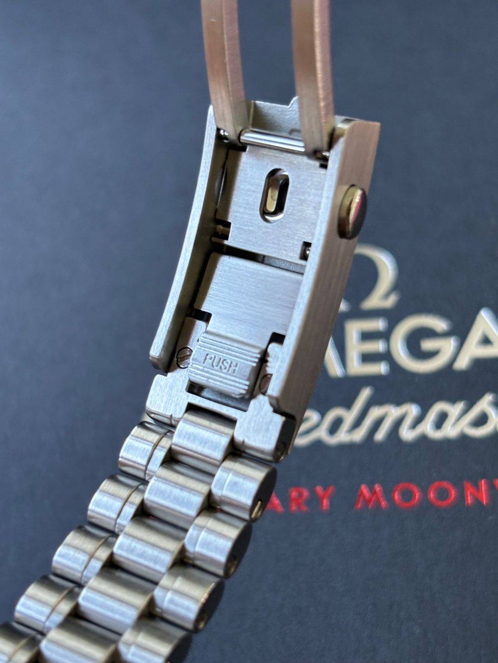 Omega Orologi: OMEGA Speedmaster Moonwatch White Fullset mit Garantie – Usato da Birsfelden venduto da Mynos 7