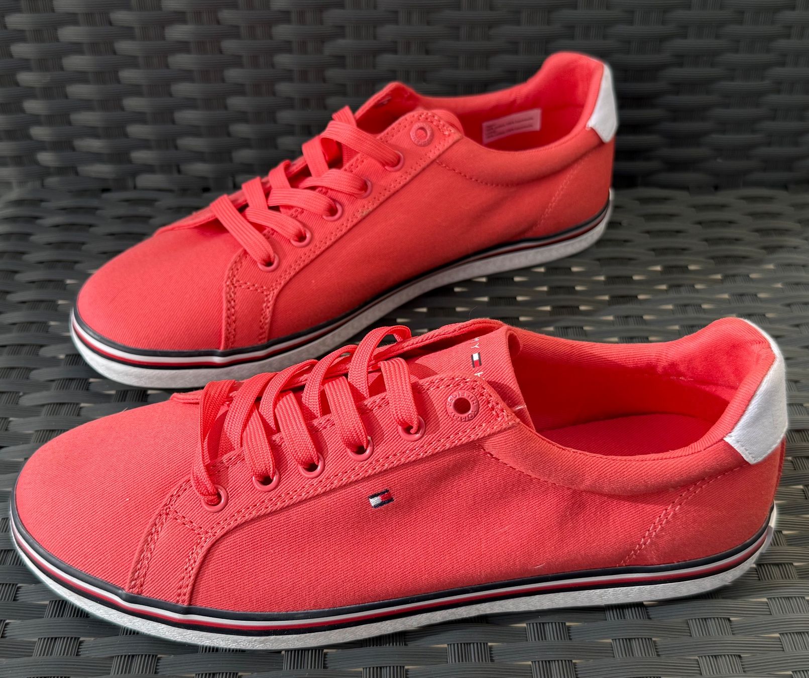 Tommy Hilfiger Scarpe da donna: Baskets Tommy Hilfiger - Taille 40 - Neuves ! – Nuovo (secondo la descrizione) da Denges venduto da peumens