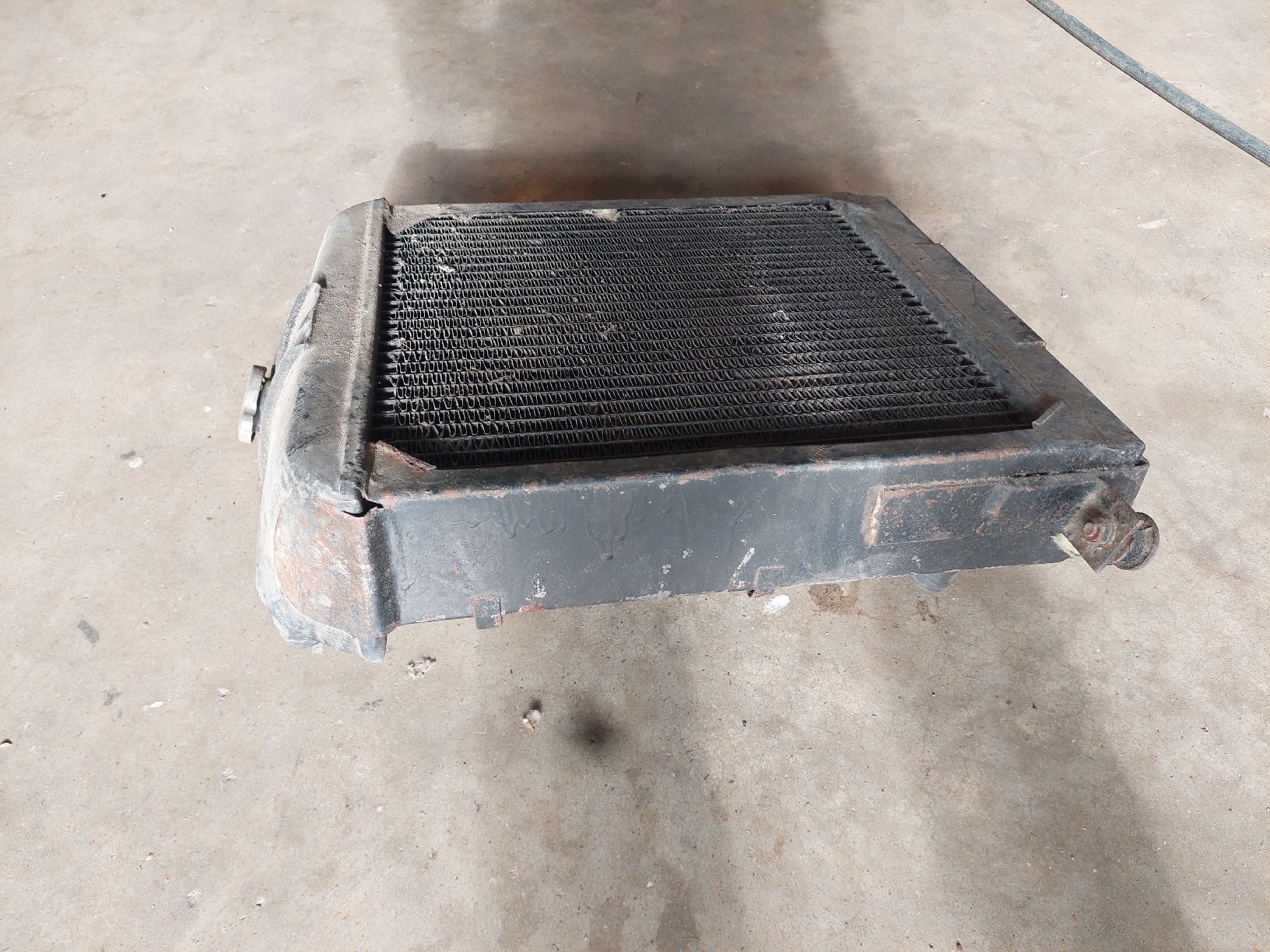 Tutti pezzi di ricambio auto: radiateur Morgan +8 – Usato da Thierrens venduto da Tbox 1