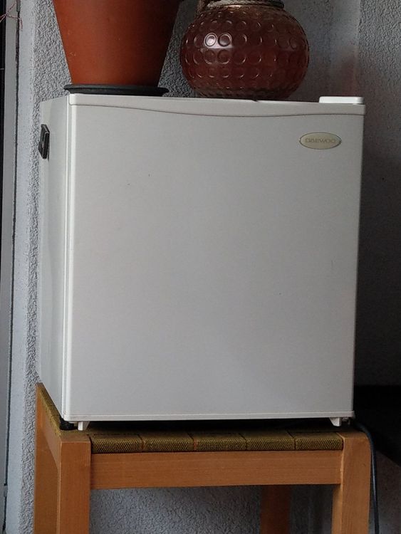 Comfee 113L Kühlschrank Mit Gefrierfach - Energieeffizienter Mini-Kühlschrank