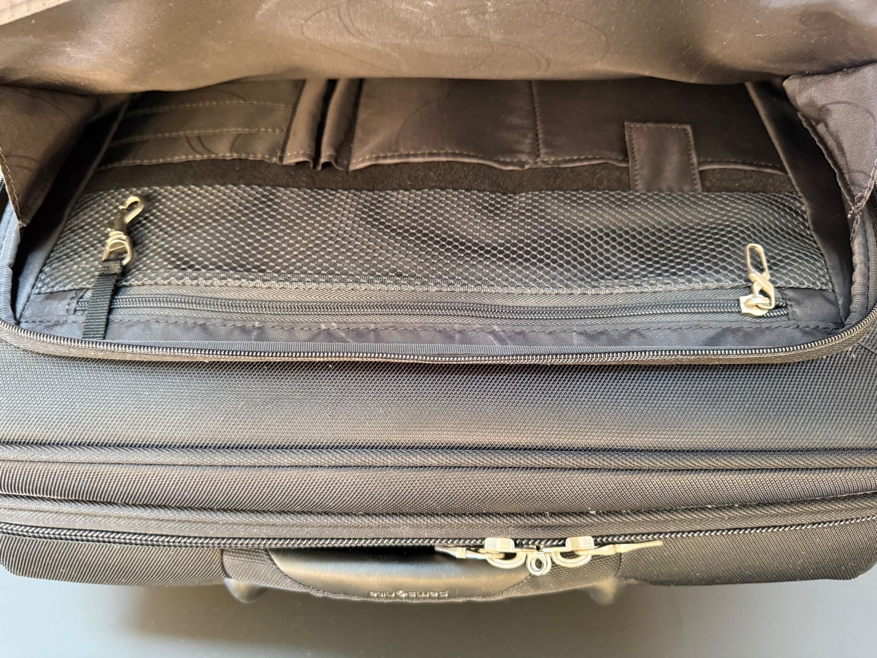 Samsonite Valigie: Samsonite Business Rollkoffer mit Kleiderfach – Usato da Merlischachen venduto da claudiabaumann 3