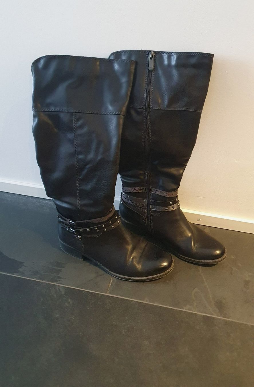 Scarpe da donna: ++ Marco Tozzi ++ Stiefel in schwarz ++ Gr. 40 ++ – Usato da Chur venduto da aladin_04
