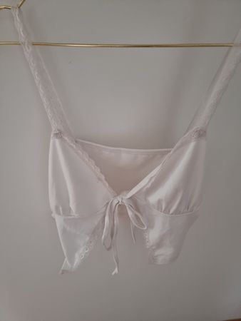 Weisses Top mit Spitze