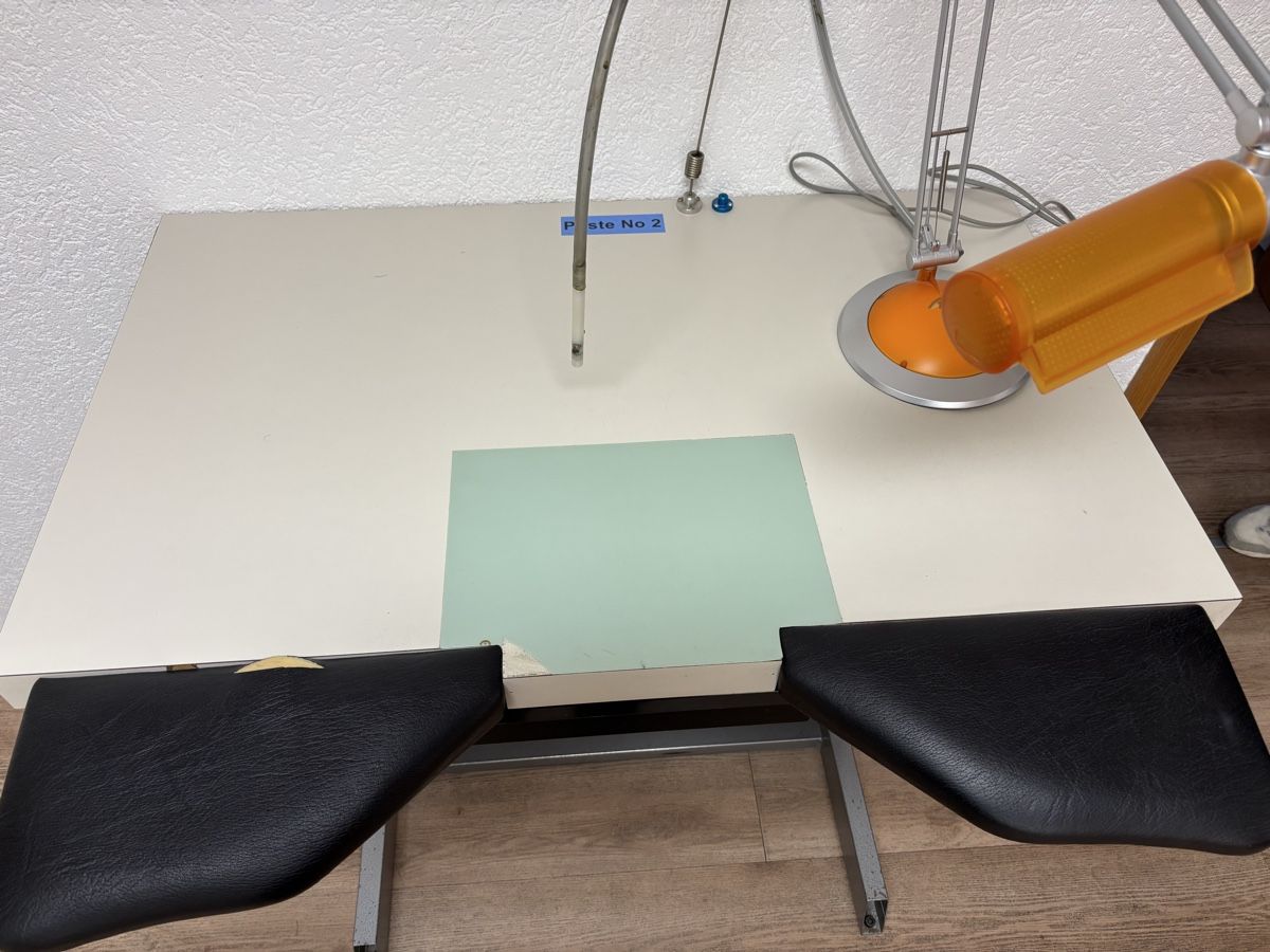 Banchi da lavoro: Établi d’horloger (2 pièces) – Usato da St-Imier venduto da ic.27 3