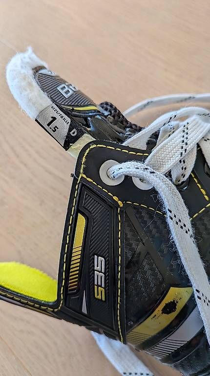 Pattini da ghiaccio: Schlittschuhe Bauer Gr. 1.5 – Usato da Biglen venduto da takamine 1