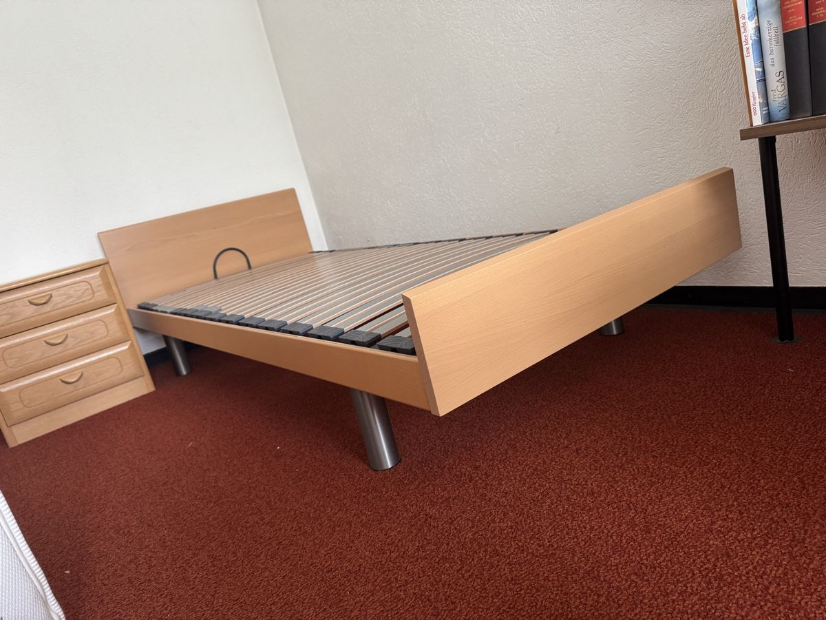 Letti: Bettgestell mit Lattenrost 90cm – Usato da Pfungen venduto da hostelil 1
