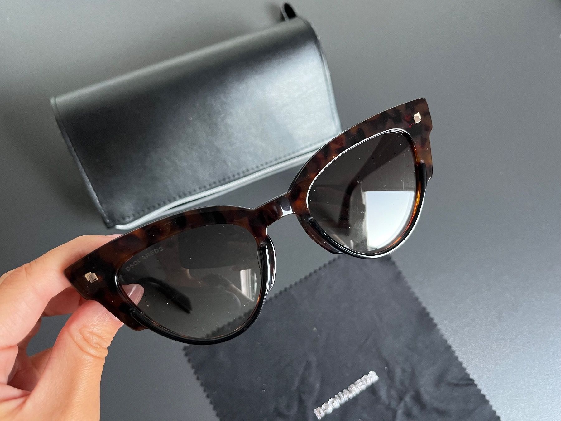 Dsquared2 Lunettes & Verres: DSQUARED2 Sonnenbrille inkl Etui+ Tuch – Neuf (Voir description) à Zürich par nina__viva 3