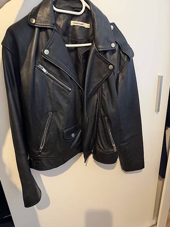 Veste en cuir Naf Naf noire taille 40 bon etat