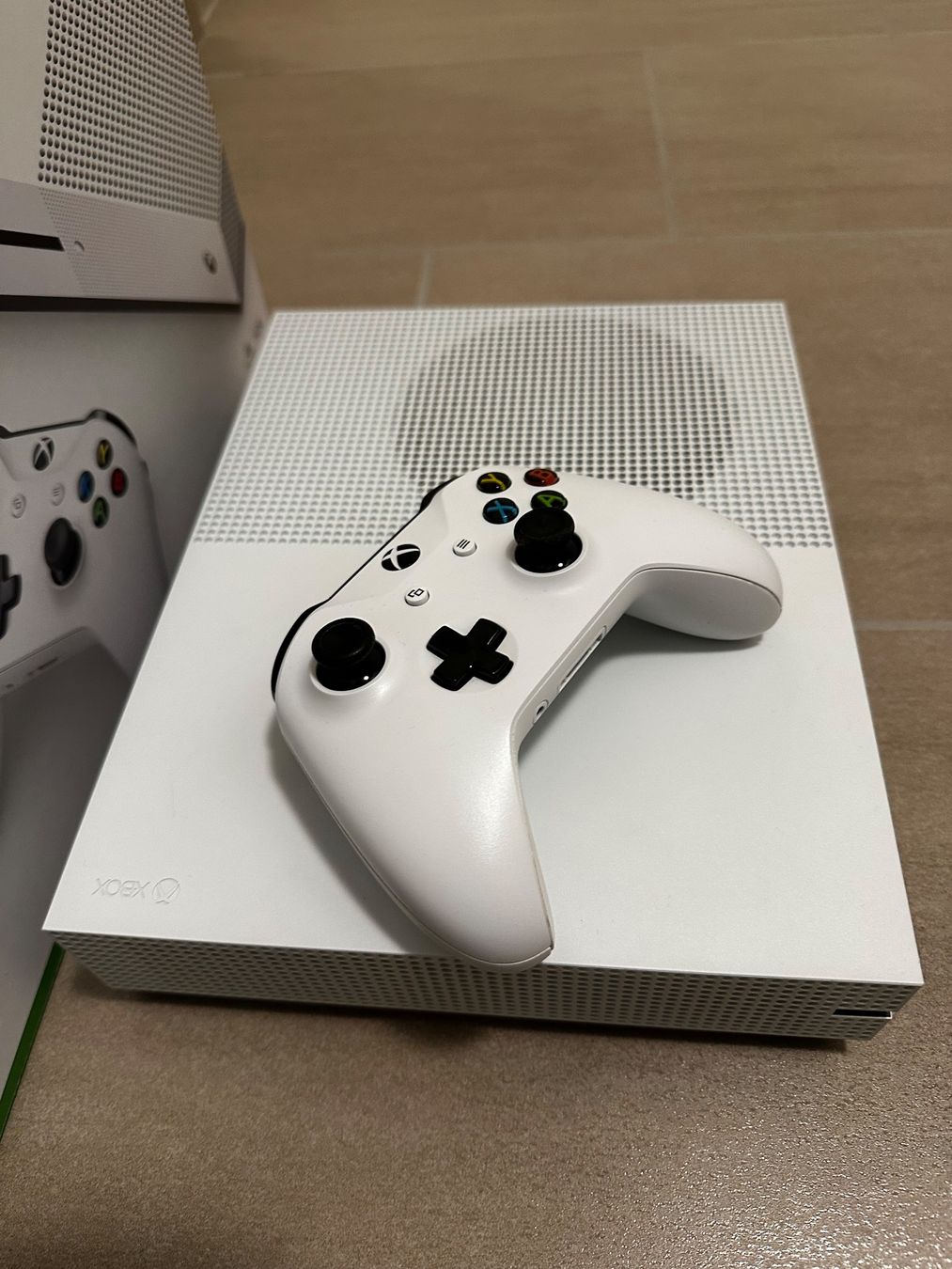 Microsoft Konsolen: Xbox One S 1 TB Disk Version - Super Zustand – Gebraucht aus Olten von Srasri 2