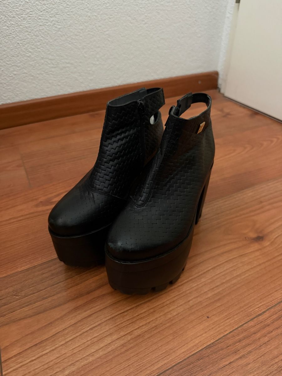 Hufschuhe: Not Yet Black Platform Heeled Ankle Boots Size 36 – Gebraucht aus Dänikon ZH von RAFIMIKI 1