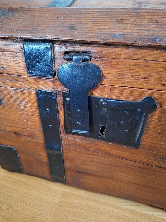 Cassapanche: Coffre, malle très ancienne – Usato da Pully venduto da cz39ans 2
