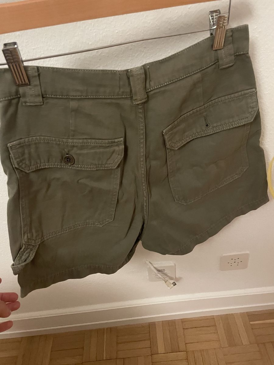 Reformation Hosen: Reformation cargo shorts – Gebraucht aus Lausanne von cris_ina89 2