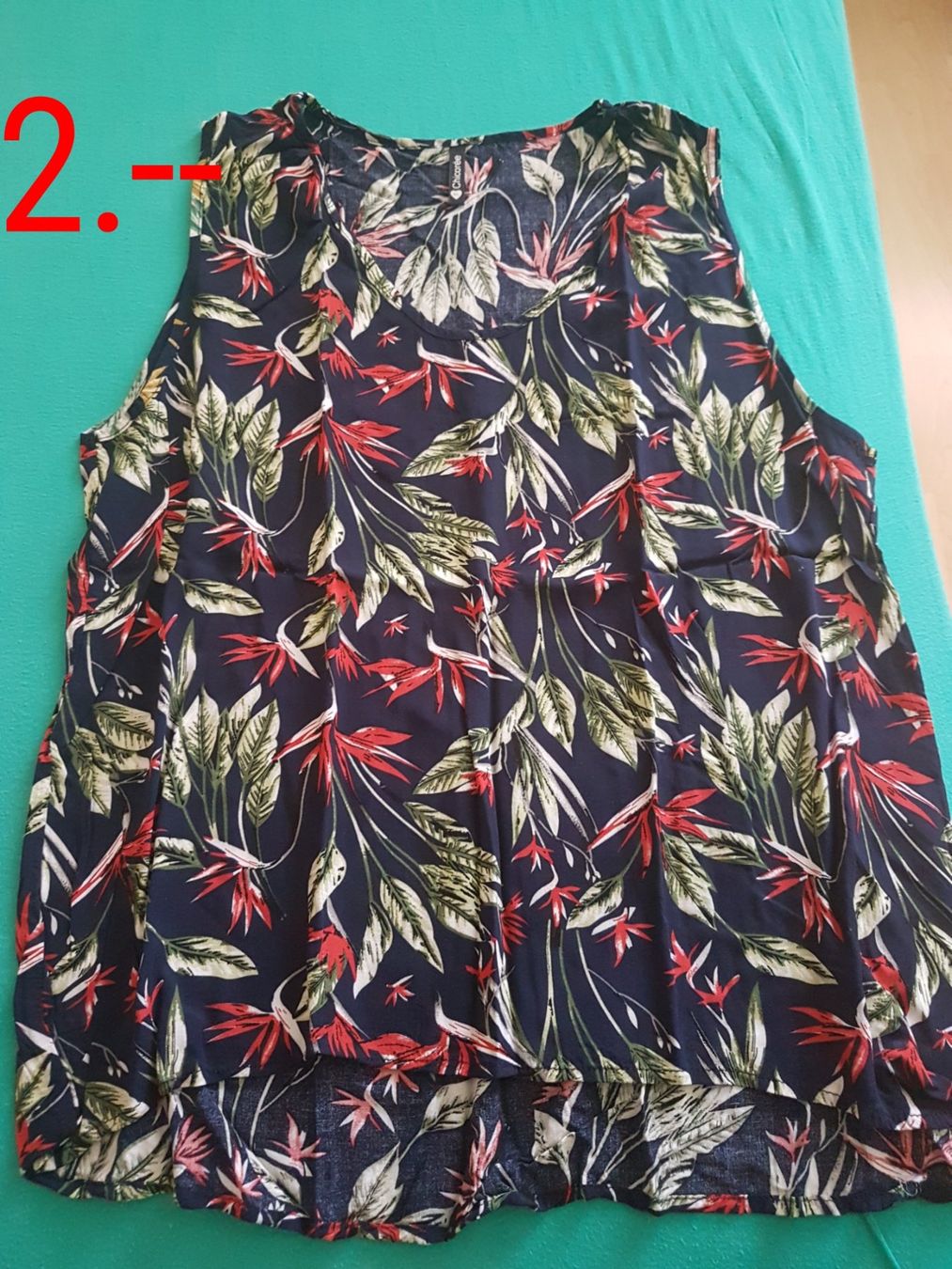 T-shirt: Träger Shirt – Usato da Benzenschwil venduto da Conny083 4