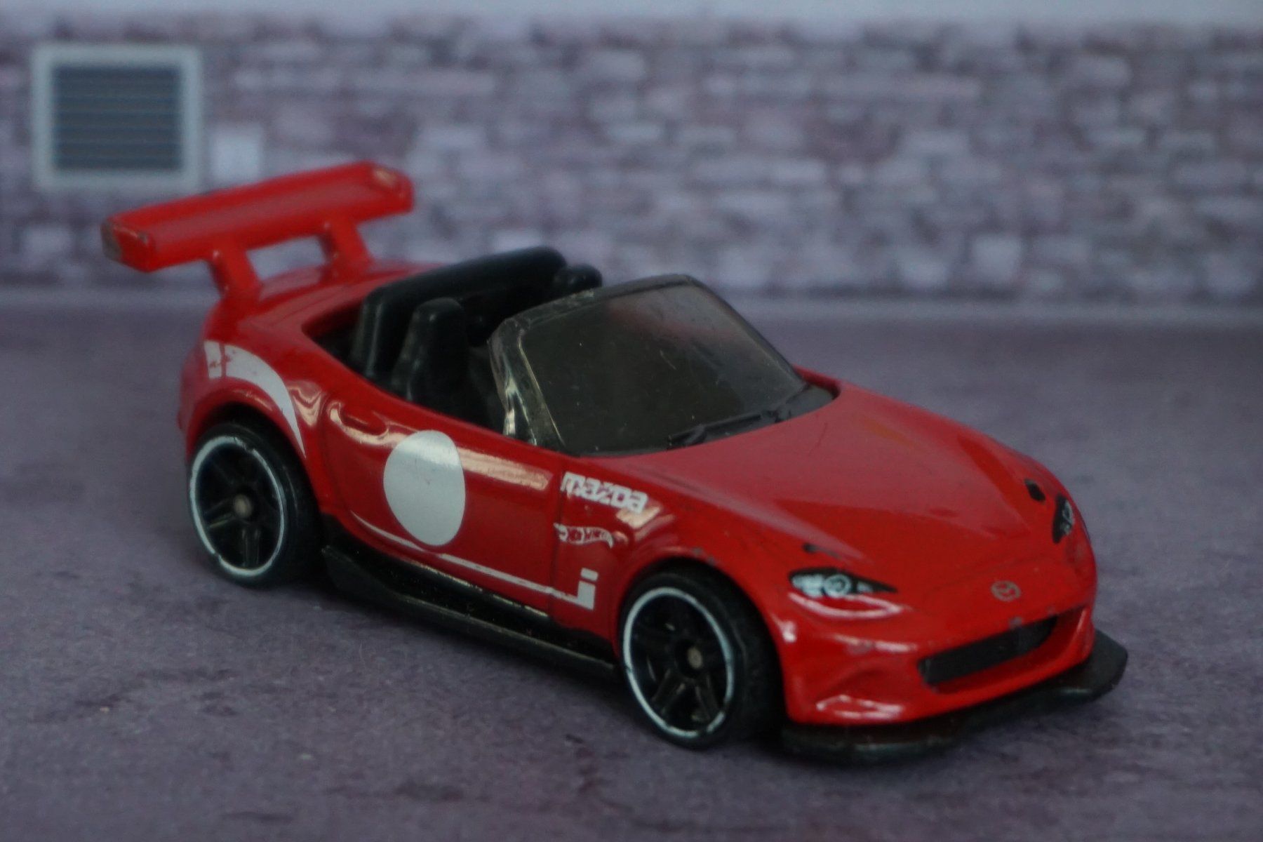 Hot Wheels Modellini d'auto: HotWheels `15 Mazda MX-5 Miata COOL !!!!!!!!!! – Usato da Reiden venduto da Doppeldecker69