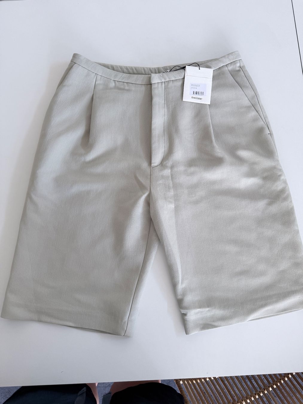 Totême Pantaloni: Toteme Shorts neu – Usato da Zürich venduto da bluebirdmon 2