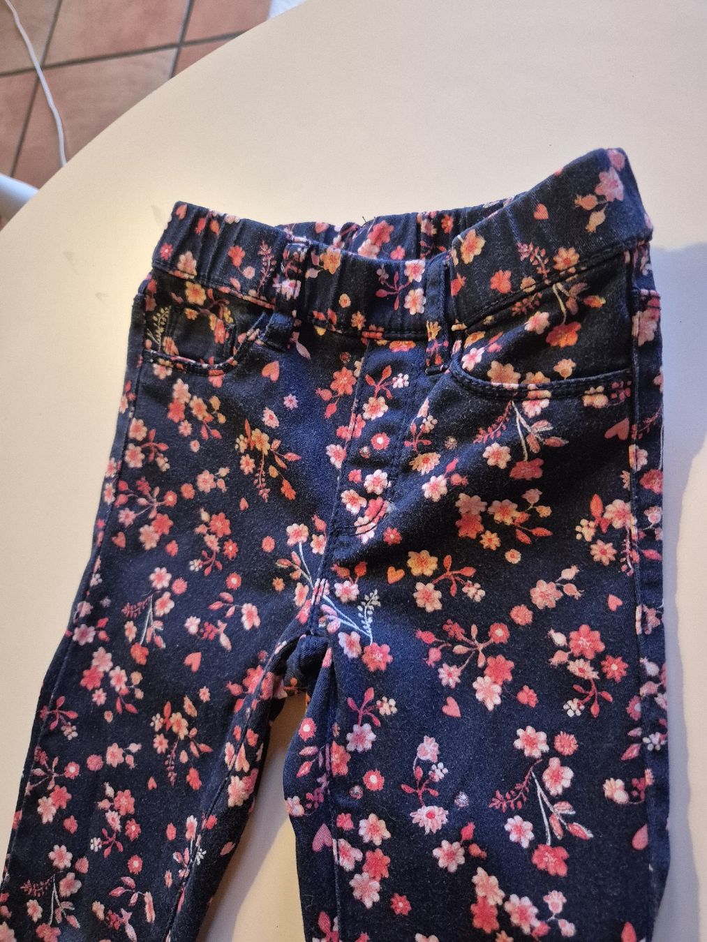 Pantaloni: Mädchenhose 110 Blumen wie neu – Usato da Wynigen venduto da La_Talpa 1