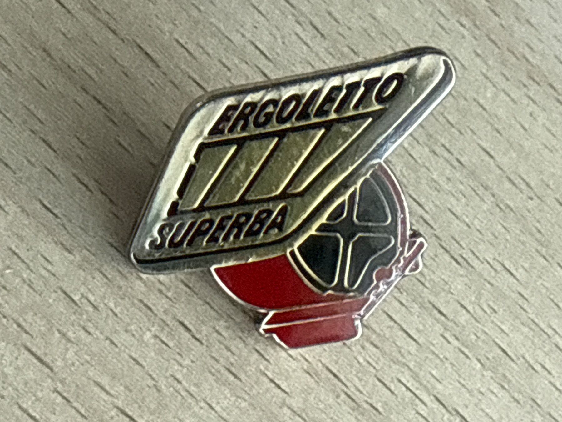 Placchette & Badge: Pin Ergoletto Superba – Usato da Glattbrugg venduto da Schweigmatt