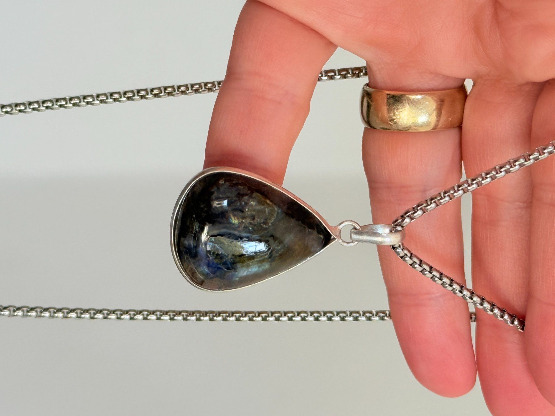 Colliers: Collier pendentif labradorite – Neuf avec emballage d'origine à Genève par AGBERG 7