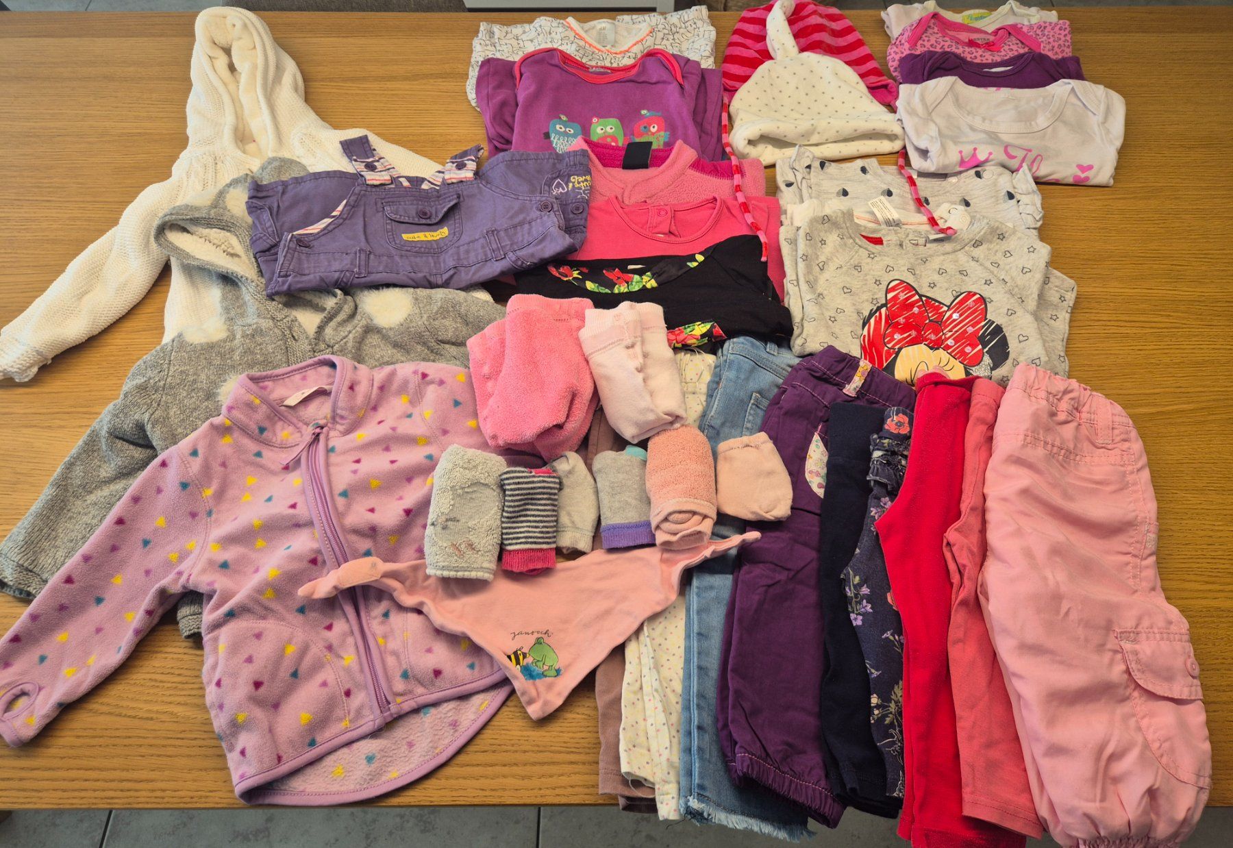 Kleiderpakete & -sets: Kleider Paket Mädchen 6, 36 Teile, Winter, Grösse 74 – Gebraucht aus Menzingen von bostit69