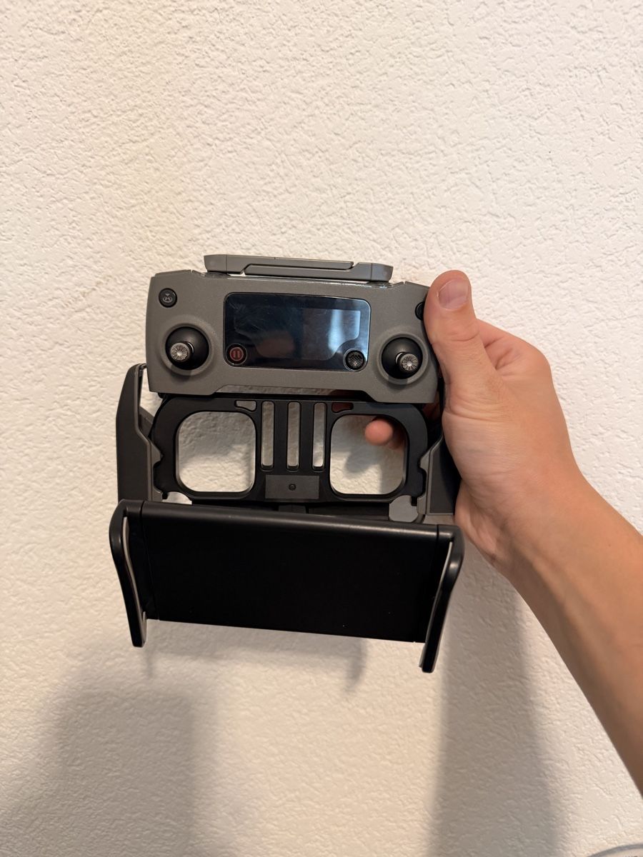 DJI Fernsteuerungen: DJI Mavic 2 Pro / Zoom Controller mit Handy Halterung – Gebraucht aus Chur von coco7413