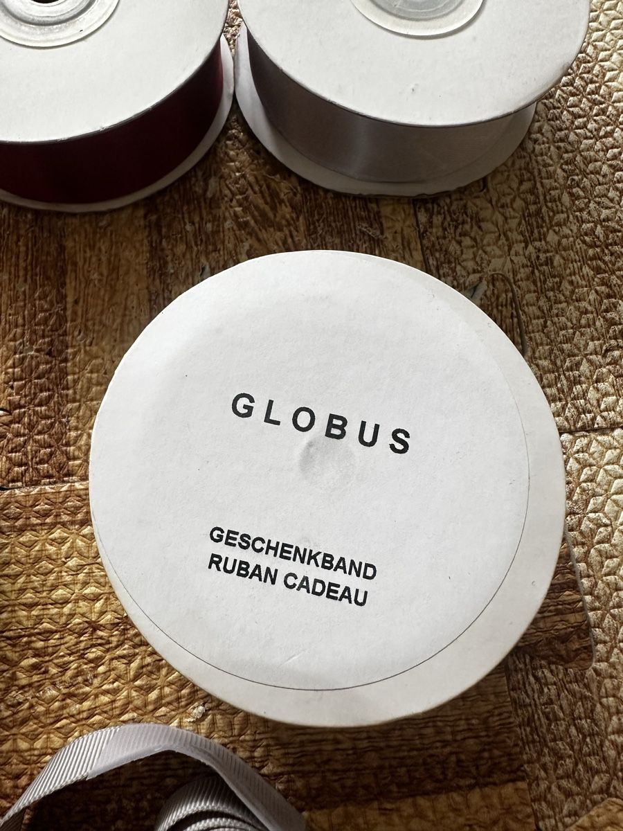 Rubans décoratifs: Geschenkbänder - Globus and Coop Gift Ribbons – D'occasion à Thalwil par klaudiamusiol 3