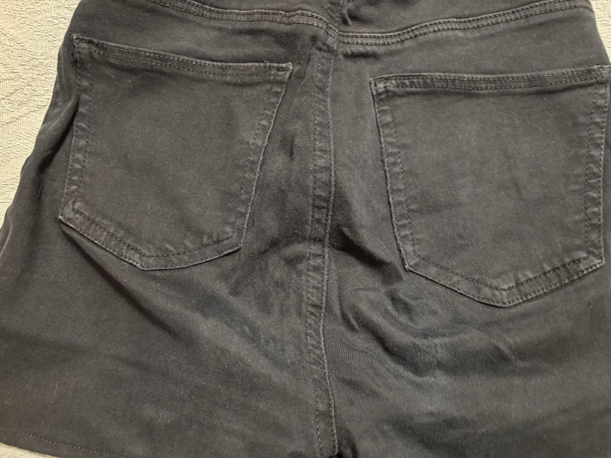 Tally Weijl Pantaloni: Kurze schwarze Hose 36 – Usato da Kesswil venduto da Branca-01 5