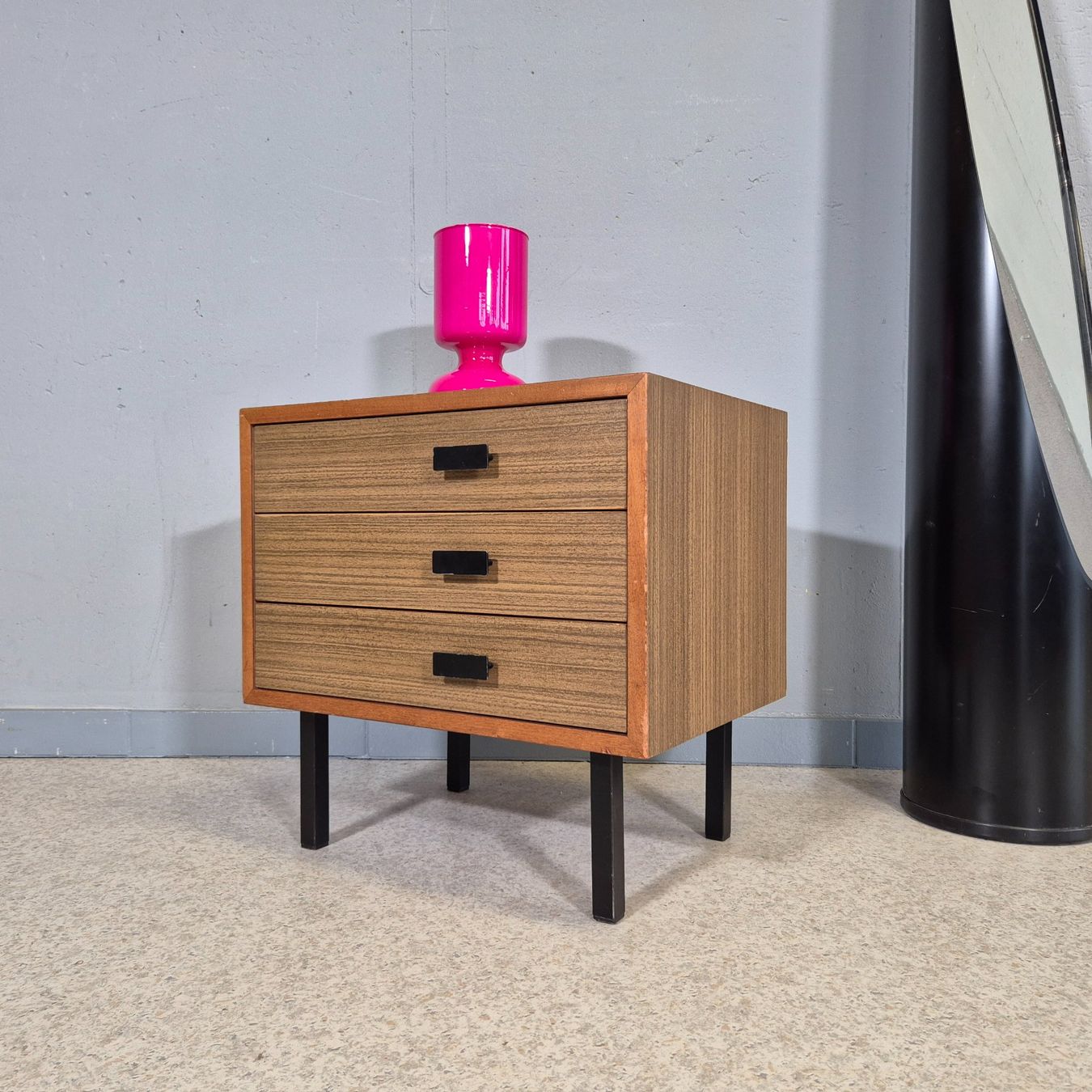 Cassettiere: 1970 Nachttisch Bedside Table Kommode Schubladenkommode – Usato da Nottwil venduto da Wondewa-Shop 2