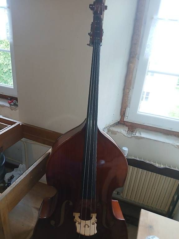 Instruments de musique: Contrebasse  – D'occasion à Saignelégier par LeTransporteur