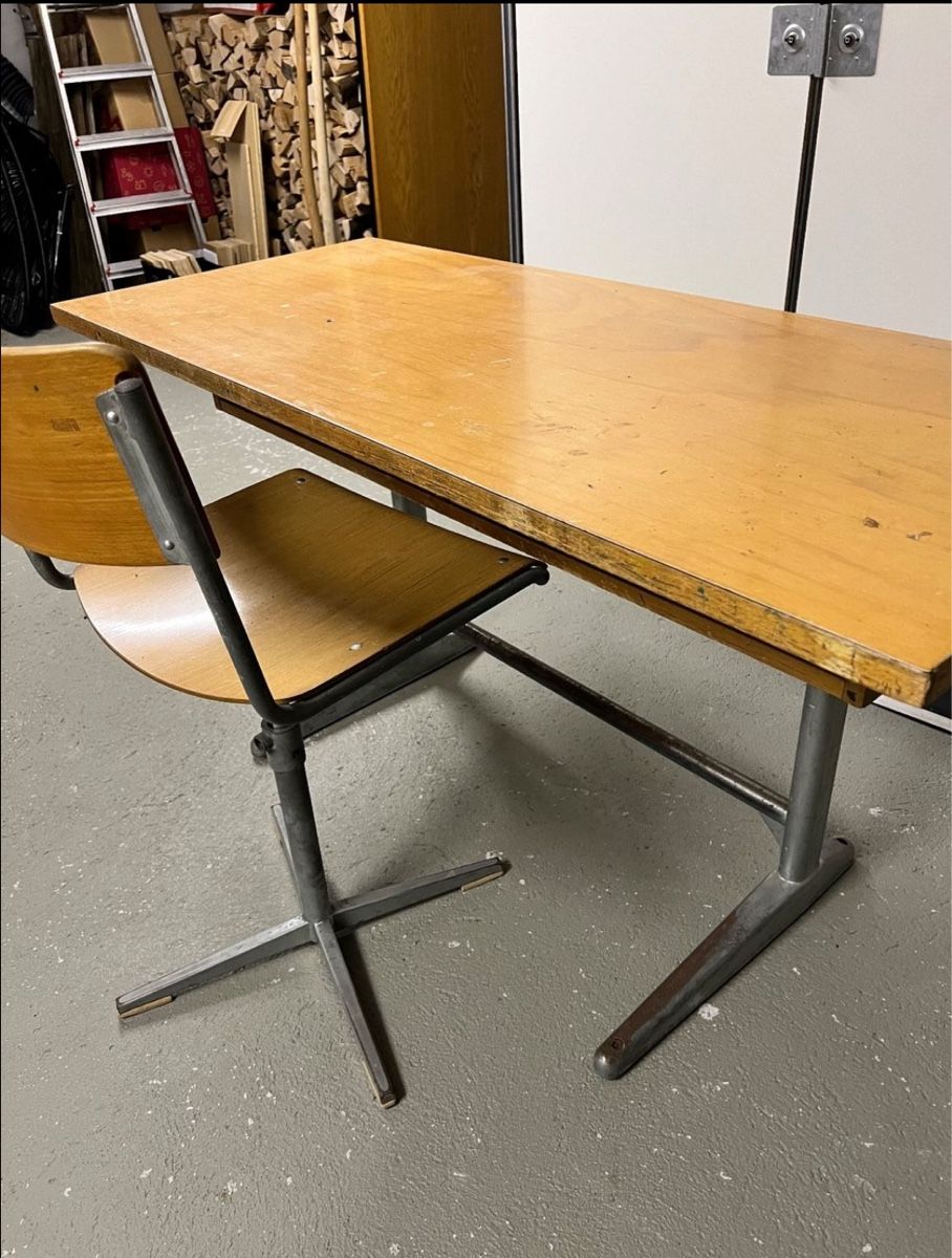 Schreibtische: Kinderpult Vintage (mit Stuhl) – Gebraucht aus Teufen AR von Alex2380