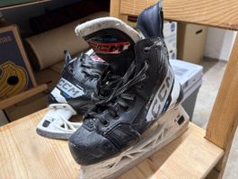 Eishockeyschlittschuhe CCM Jetspeed FT480 schwarz