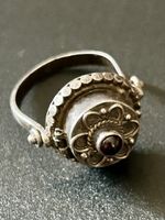 Silberring 925er antik mit einem runden Granat! Wunderschön!